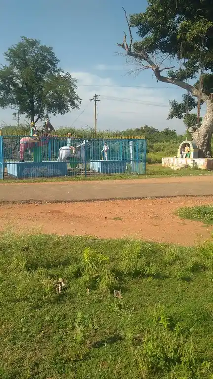 Arulmigu Ponnandavaraalamarakuthirai Temple, Aniyapoor - 621307 அருள்மிகு பொன்னாண்டவர் அம்பு போடும் ஆலமரக்கோயில் குதிரைக்கோயில் அணியாப்பூர் , மணப்பாறை , திருச்சி கோயில், Aniyapoor - 621307, Thiruchirappalli - Ancient Temple Architecture and History Image 3