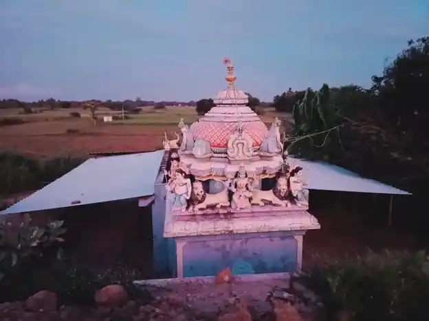 Arulmigu Ponniamman Gurunatheswarar Temple, Thirumpoondi - 604404 அருள்மிகு பொன்னியம்மன், குருநாதீஸ்வரர் திருக்கோயில், Thirumpoondi - 604404, Tiruvannamalai - Ancient Temple Architecture and History Image 4