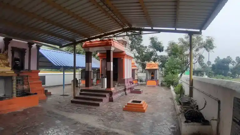 Arulmigu Ponniamman Olakkan Vinayagar Temple, Pillaiyarkuppam, Vellore - 632009 அருள்மிகு ஓலைக்கண் விநாயகர் திருக்கோயில், பிள்ளையார் குப்பம், வேலூர் - 632009, Vellore - Ancient Temple Architecture and History Image 4