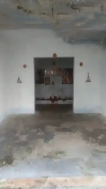 Arulmigu Ponniamman Temple, Guruvinayanapalli - 635120 அருள்மிகு பொன்னியம்மன் திருக்கோயில், குருவிநாயனப்பள்ளி - 635120, Krishnagiri - Ancient Temple Architecture and History Image 2