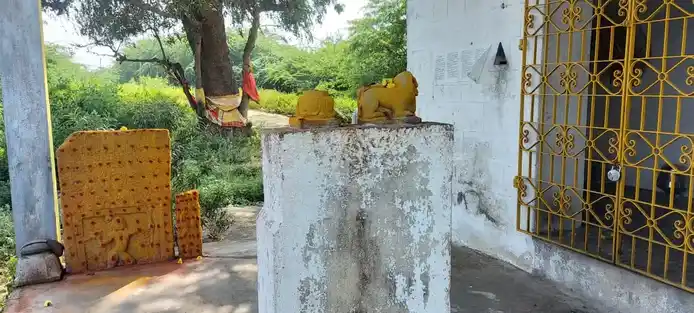 Arulmigu Ponniyamman Temple, Keeraisathu - 632514 அருள்மிகு பொன்னியம்மன் திருக்கோயில், கீரைசாத்து - 632514, Vellore - Ancient Temple Architecture and History Image 2