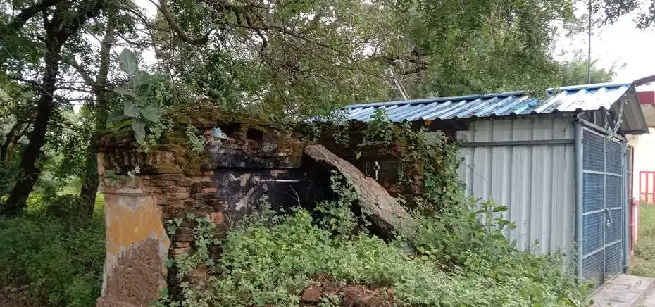 Arulmigu Ponniyamman Temple, Melvadugankuttai - 632201 அருள்மிகு பொன்னியம்மன் திருக்கோயில், மேல்வடுகன்குட்டை - 632201, Vellore - Ancient Temple Architecture and History Image 2