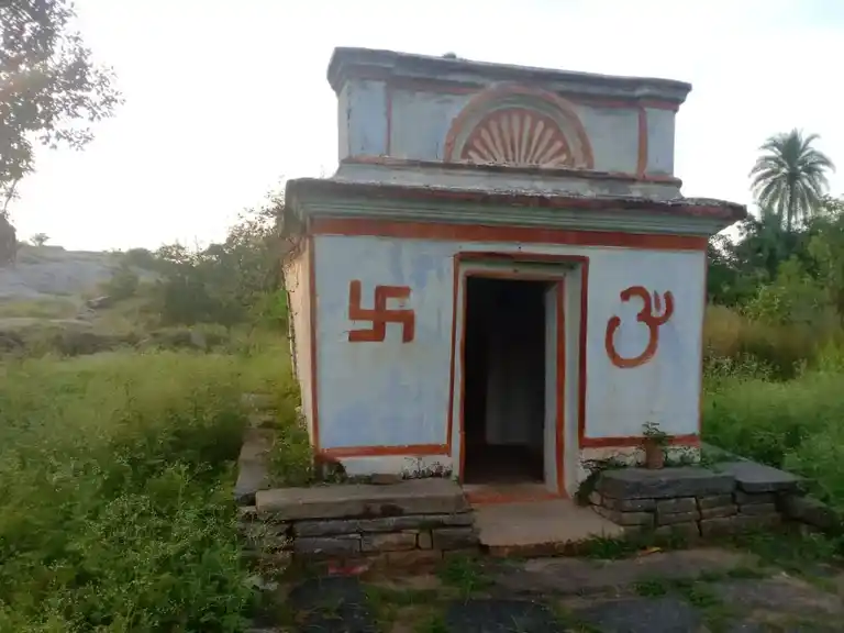 Arulmigu Ponniyamman Temple, Perukobanapalli - 635203 அருள்மிகு பொன்னியம்மன் திருக்கோயில், பெருகோபனப்பள்ளி - 635203, Krishnagiri - Ancient Temple Architecture and History Image 3