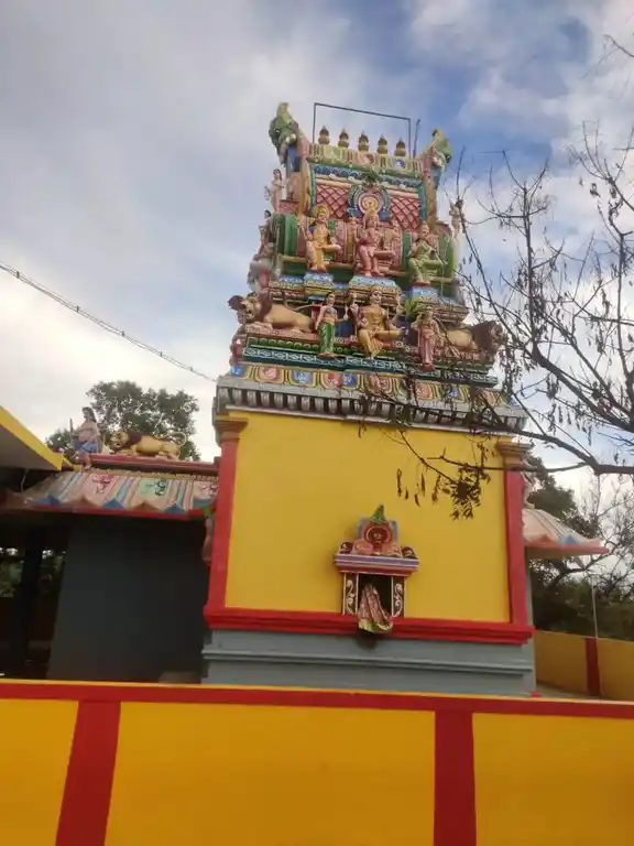 Arulmigu Ponniyamman Temple, Rautharampatti - 635602 அருள்மிகு பொன்னியம்மன் திருக்கோயில், ராவுத்தம்பட்டி - 635602, Thirupathur - Ancient Temple Architecture and History Image 2