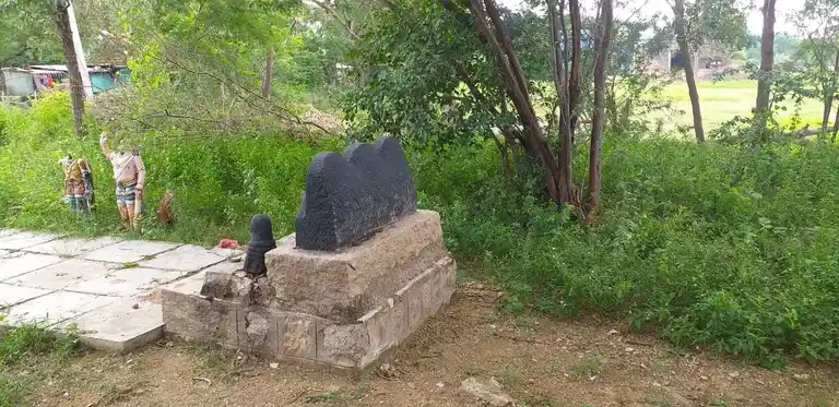 Arulmigu Ponnudaiya Ayyanar Temple, Thamarakki - 630562 Arulmigu Ponnudaiya Ayyanar Temple, Thamarakki - 630562, Sivagangai - Ancient Temple Architecture and History Image 5