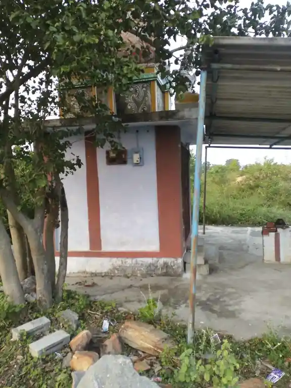 Arulmigu Ponnur Kariaperumal Temple, Poorlakuttai, Gonur - 636404 அருள்மிகு பொன்னூர் கரிய பெருமாள் திருக்கோயில், Poorlakuttai, Gonur - 636404, Salem - Ancient Temple Architecture and History Image 2