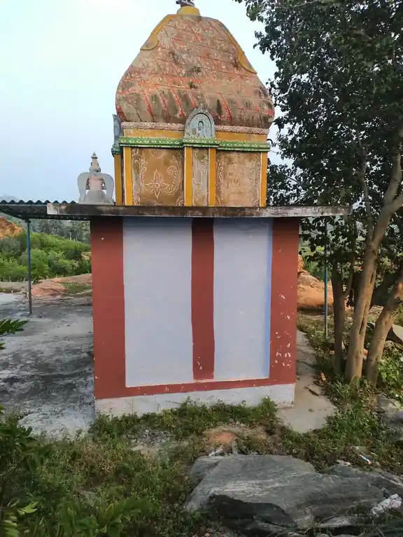 Arulmigu Ponnur Kariaperumal Temple, Poorlakuttai, Gonur - 636404 அருள்மிகு பொன்னூர் கரிய பெருமாள் திருக்கோயில், Poorlakuttai, Gonur - 636404, Salem - Ancient Temple Architecture and History Image 3