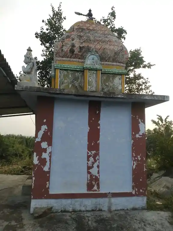 Arulmigu Ponnur Kariaperumal Temple, Poorlakuttai, Gonur - 636404 அருள்மிகு பொன்னூர் கரிய பெருமாள் திருக்கோயில், Poorlakuttai, Gonur - 636404, Salem - Ancient Temple Architecture and History Image 4