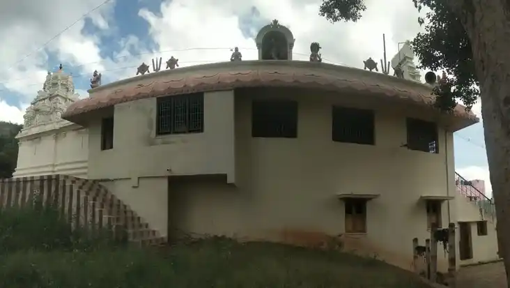 Arulmigu Ponperumal Temple, Kulasekarankottai - 625214 அருள்மிகு பொன்பெருமாள் மலை சீனிவாசப் பெருமாள் திருக்கோயில், Kulasekarankottai - 625214, Madurai - Ancient Temple Architecture and History Image 2