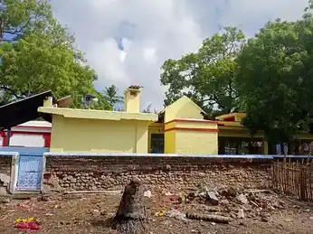 Arulmigu Ponvandhu Vinayagar And Mutharamman Temple, Manadu Thandapathu - 628209 அருள்மிகு பொன்வண்டு ஐயனார் திருக்கோயில், Manadu Thandapathu - 628209, Thoothukudi - Ancient Temple Architecture and History Image 4