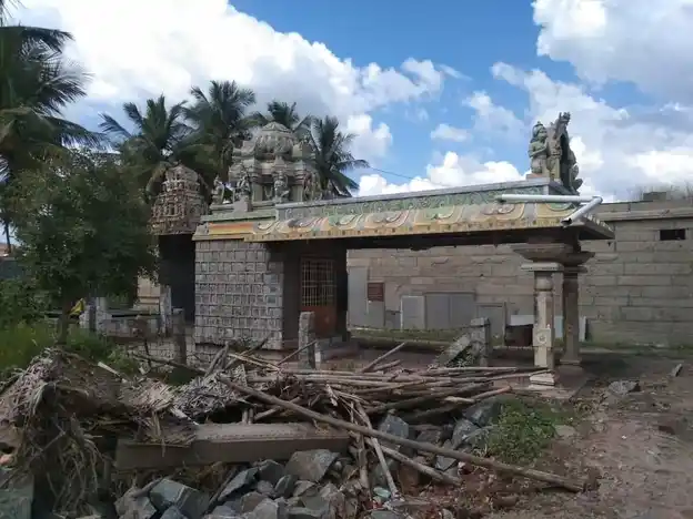 Arulmigu Ponvaratharaja Perumal Temple, Main Road, Rasipuram - 637408 அருள்மிகு பொன் வரதராஜப்பெருமாள் திருக்கோயில், Main Road, Rasipuram - 637408, Namakkal - Ancient Temple Architecture and History Image 3