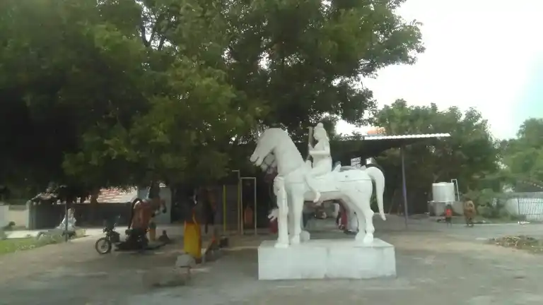 Arulmigu Poomalaiyapper and Pachiyamman Temple, Venganur - 606303 அருள்மிகு பூமாலையப்பர் மற்றும் பச்சையம்மன் திருக்கோயில், வெங்கனூர் - 606303, Cuddalore - Ancient Temple Architecture and History Image 5