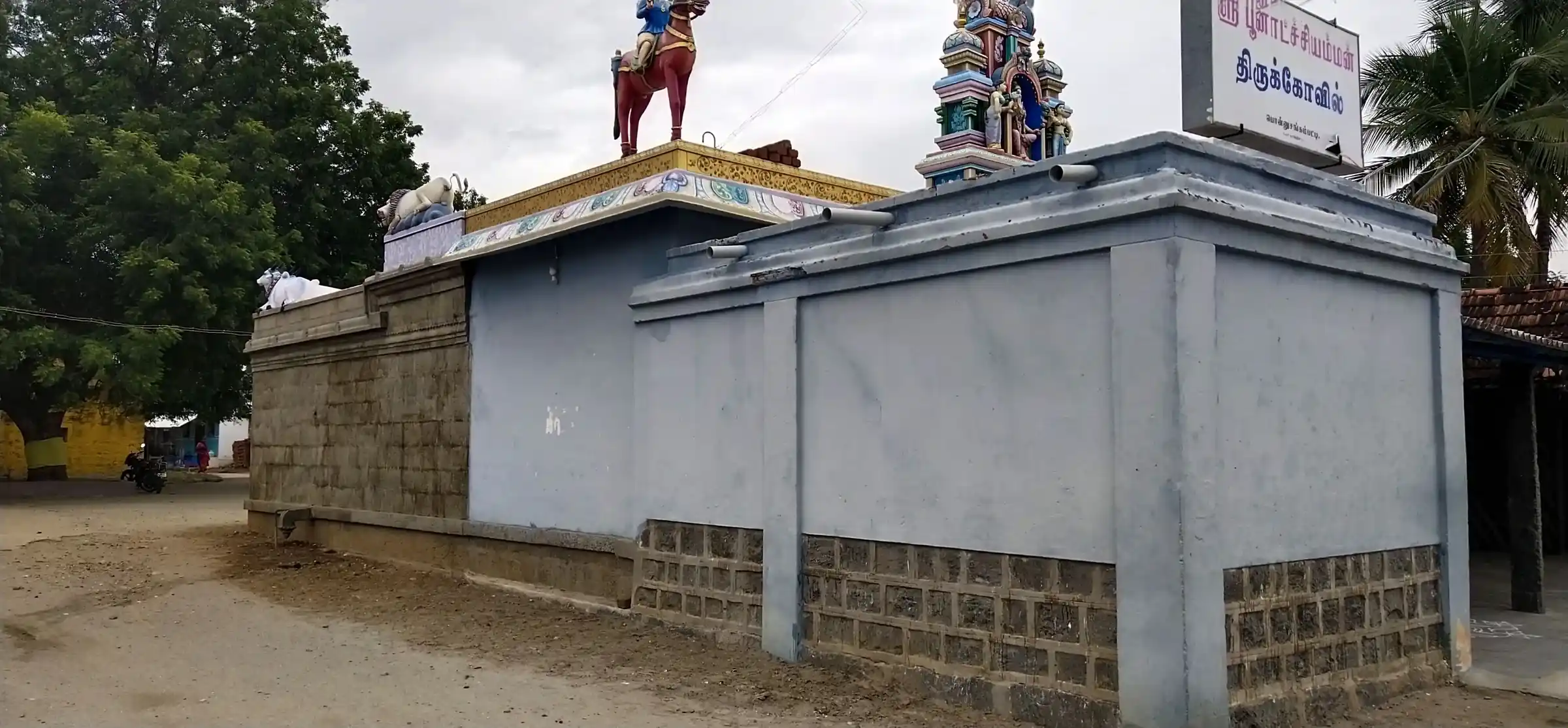 Arulmigu Poonatchiyamman Temple, Ponnusangampatti - 621206 Arulmigu Poonatchiyamman Temple, Ponnusangampatti - 621206, Thiruchirappalli - Ancient Temple Architecture and History Image 9