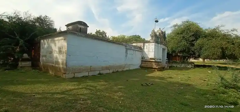 Arulmigu Poongavanathu Ayyanar Temple, Vellaalakkottiyur - 622506 அருள்மிகு பூங்காவனத்து அய்யனார் திருக்கோயில், Vellaalakkottiyur - 622506, Pudukkottai - Ancient Temple Architecture and History Image 7