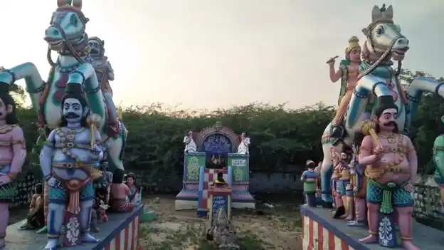 Arulmigu Poonkulam Ayyan Temple, Sonaipiriyankottai - 623115 அருள்மிகு. பூங்குளம் அய்யன் திருக்கோயில், Sonaipiriyankottai - 623115, Ramanathapuram - Ancient Temple Architecture and History Image 3