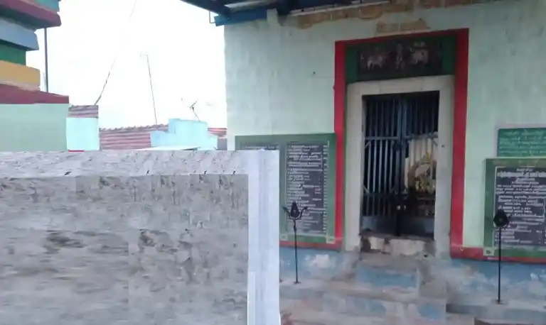 Arulmigu Pottanuthu Mariamman Temple, Kolumamkondan - 624617 அருள்மிகு பொட்டனூத்து மாரியம்மன் திருக்கோயில், Kolumamkondan - 624617, Dindigul - Ancient Temple Architecture and History Image 3