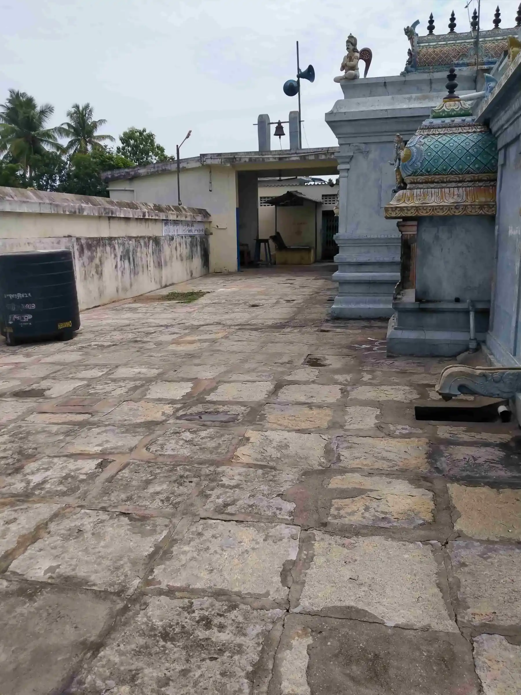Arulmigu Prasana Venketesaperumala Temple, Peravurani - 614804 அருள்மிகு பிரசன்னவெங்கடேசபெருமாள் திருக்கோயில், Peravurani - 614804, Thanjavur - Ancient Temple Architecture and History Image 6