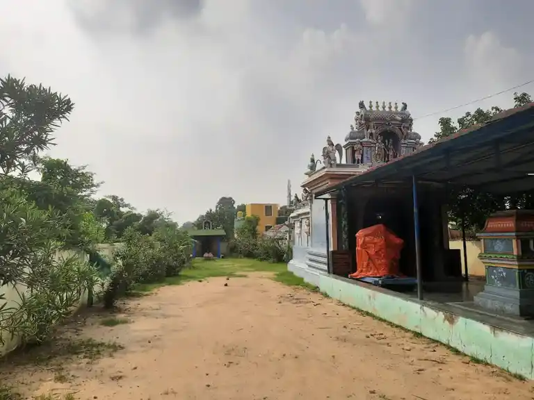 Arulmigu Prasanna Varadaraja Perumal Temple, Centre Of The Village, Vitchur - 600103 அருள்மிகு பிரசன்ன வரதராஜப்பெருமாள் திருக்கோயில், Centre Of The Village, Vitchur - 600103, Tiruvallur - Ancient Temple Architecture and History Image 3