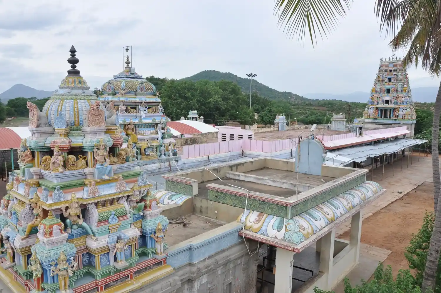 Arulmigu Prasanna Venkatramanaswamy Temple, Chinna Thirupathi, Karuvalli - 636305 அருள்மிகு பிரசன்ன வெங்கட்ரமண சுவாமி திருக்கோயில், சின்ன திருப்பதி, Kaaruvalli - 636305, Salem - Ancient Temple Architecture and History Image 4
