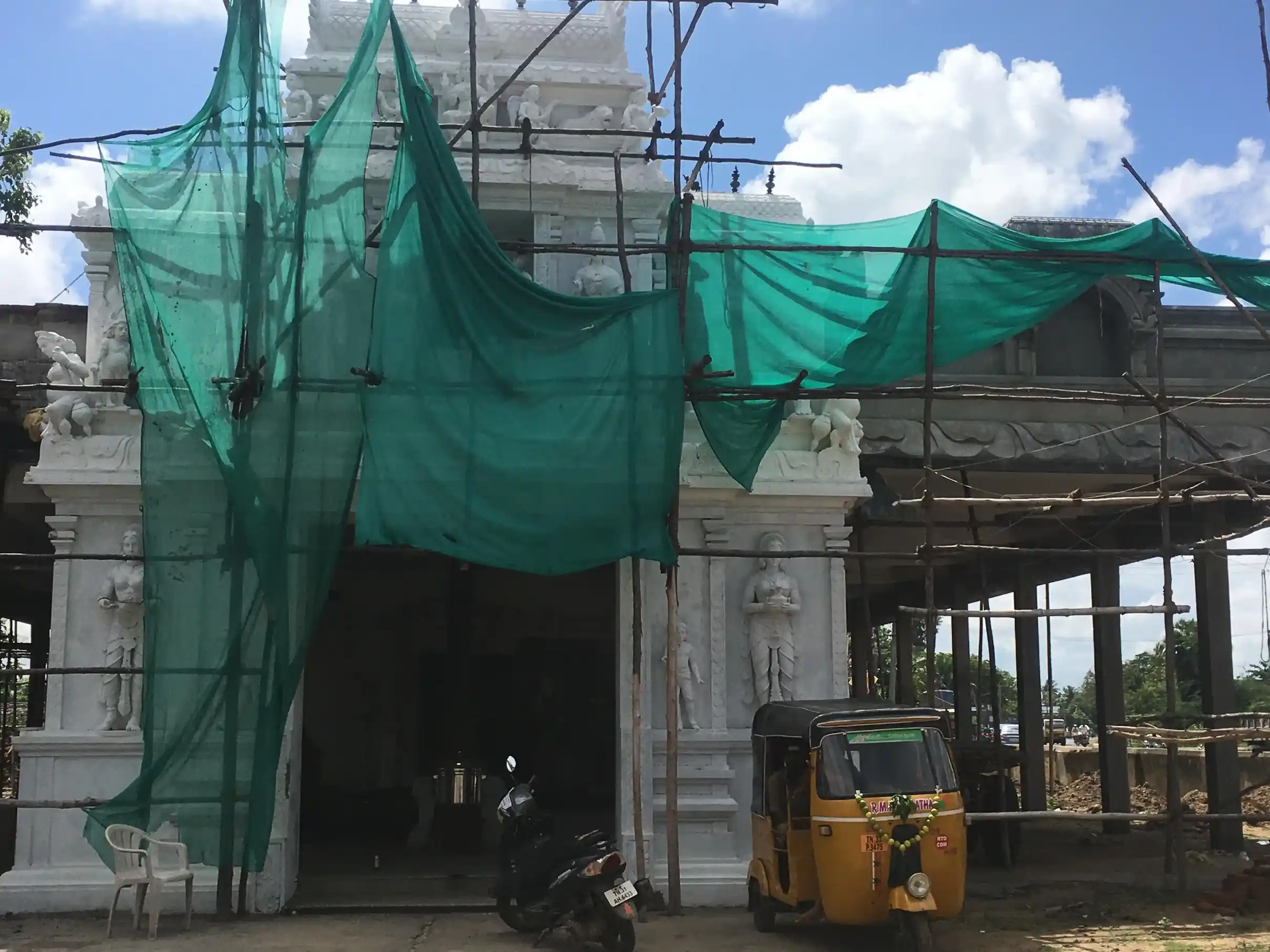 Arulmigu Puleeswari Amman Temple, Aanaikkaran Chatram, Gopala Samuthiram - 609102 புலீஸ்வரியம்மன் திருக்கோயில், ஆனைக்காரன் சத்திரம், கோபால சமுத்திரம் - 609102, Mayiladuthurai - Ancient Temple Architecture and History Image 3