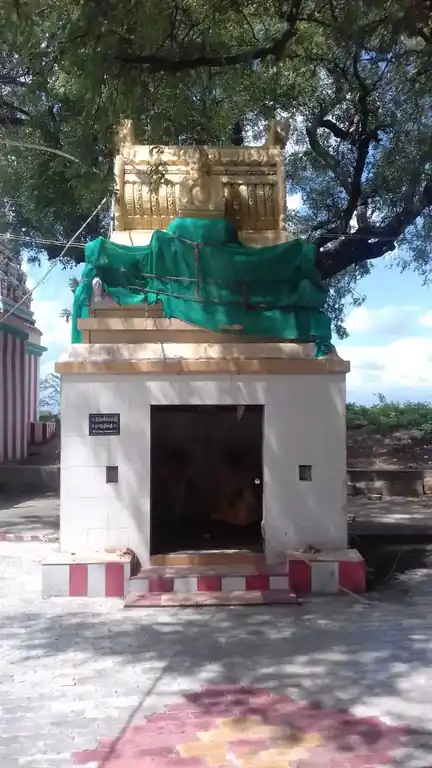 Arulmigu Puliveeraayyanar Temple, Near Kanmaikarai, Vadakarai - 626136 அருள்மிகு புலிவீர அய்யனார் திருக்கோயில், கண்மாய்க்கரை அருகில், வடகரை - 626136, Virudhunagar - Ancient Temple Architecture and History Image 5