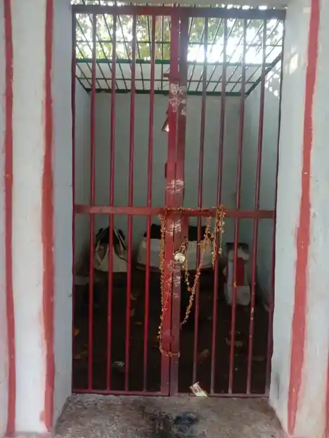 Arulmigu Pungulathu Ayyanar Temple, Vadakku Venganallur - 626127 அருள்மிகு புதுக்குளம் அய்யனார் திருக்கோயில், வடக்குவெங்காநல்லுர் - 626127, Virudhunagar - Ancient Temple Architecture and History Image 3