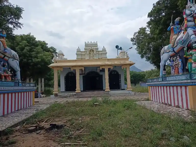 Arulmigu Punuku Karauppasamy Temple, Peraiyur - 625703 அருள்மிகு புனுகு கருப்பசாமி திருக்கோயில், Peraiyur - 625703, Madurai - Ancient Temple Architecture and History Image 3