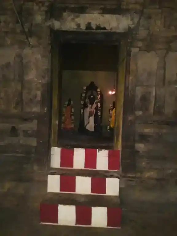 Arulmigu Pushpavaneswarar Temple, Thiruppuvanam - 630611 அருள்மிகு புஷ்பவனேஸ்வரர் திருக்கோயில், Thiruppuvanam - 630611, Sivagangai - Ancient Temple Architecture and History Image 4