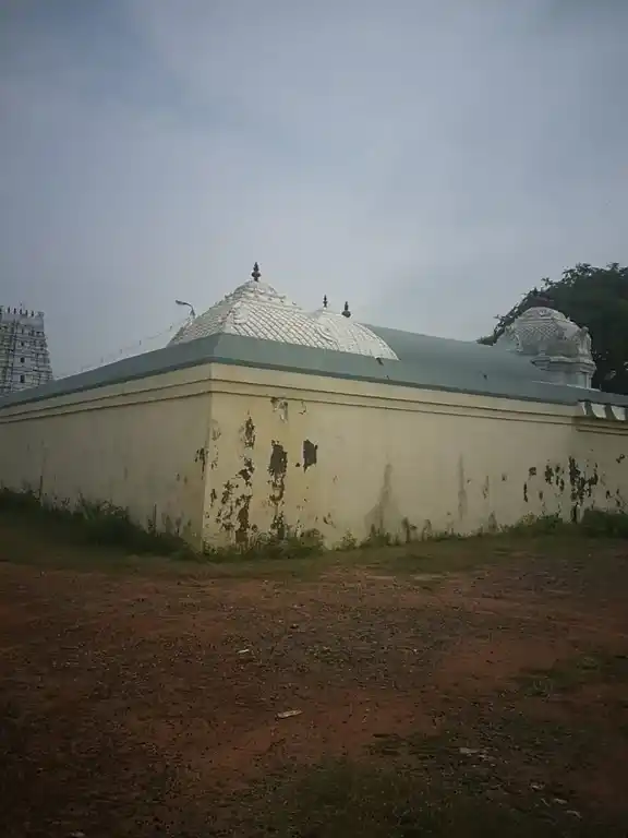 Arulmigu Puspavaneeswarar Temple, Poondi - 613503 அருள்மிகு புஷ்பவனேஸ்வரர்சுவாமி திருக்கோயில், Poondi - 613503, Thanjavur - Ancient Temple Architecture and History Image 3