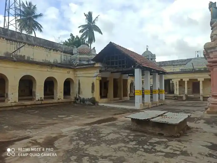 Arulmigu Puspavaneswarar Temple, Thirupamthiruthi - 613103 அருள்மிகு புஷ்பவனேசுவரர் திருக்கோயில், மேலத்திருப்பந்துருத்தி, மேலத்திருப்பந்துருத்தி - 613103, Thanjavur - Ancient Temple Architecture and History Image 9