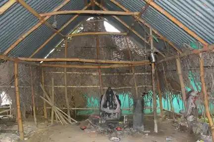 Arulmigu Puthukudi Pillaiyar Temple, Aattukkal Madapuram, Aattukkal Madapuram - 609117 அருள்மிகு புதுக்குடி பிள்ளையார் ஆலயம், Aattukkal Madapuram, Aattukkal Madapuram - 609117, Mayiladuthurai - Ancient Temple Architecture and History Image 3