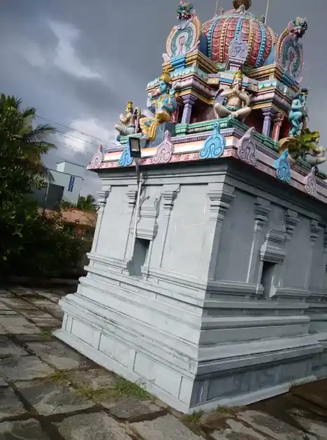 Arulmigu Radharukmani Venugopalasamy Temple, Centre Of The Village, A.R.Palayam - 601204 அருள்மிகு ராதாருக்மணி சமேத வேணுகோபாலசுவாமி திருக்கோயில், Centre Of The Village, A.R.Palayam - 601204, Tiruvallur - Ancient Temple Architecture and History Image 3