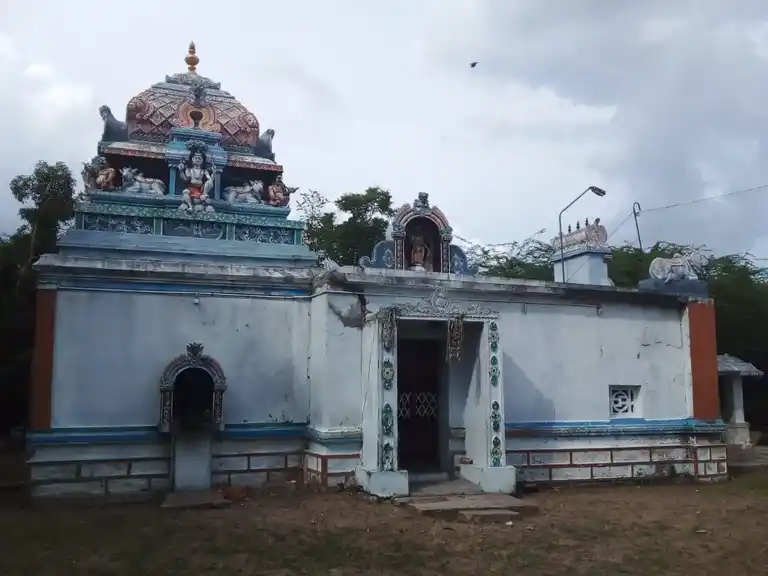 Arulmigu Raja Rajeswariyamman Temple, Rarapuram - 622404 அருள்மிகு ராஜராஜேஸ்வரியம்மன் திருக்கோயில், Rarapuram - 622404, Pudukkottai - Ancient Temple Architecture and History Image 3