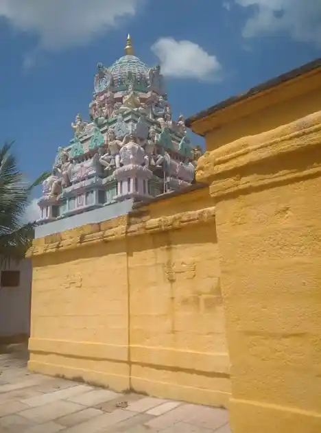 Arulmigu Rajagopala Krishnasamy Temple, Villur, Villur - 625707 அருள்மிகு ராஜகோபால கிருஷ்ணசாமி திருக்கோவில், வில்லூர், வில்லூர் - 625707, Madurai - Ancient Temple Architecture and History Image 4