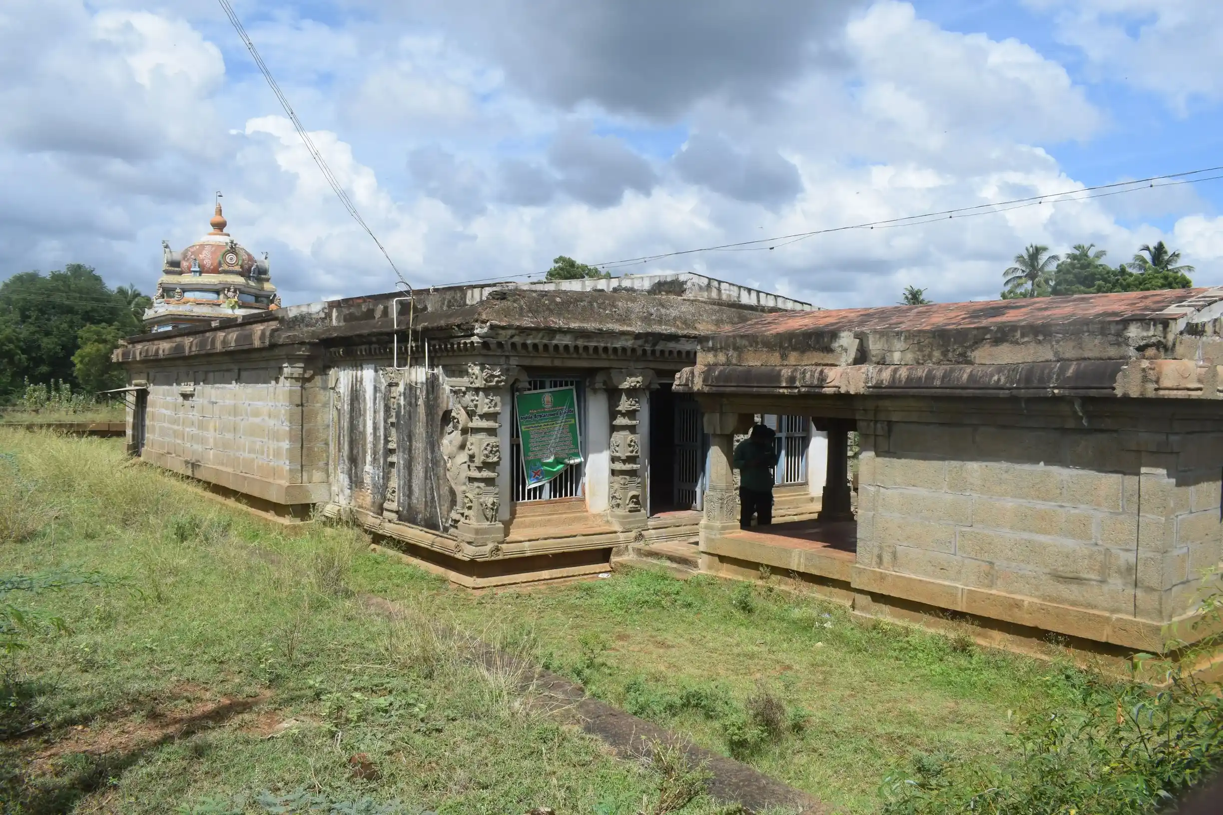 Arulmigu Rajagopalasamy And Venugopalasamy Temple, Melapavoor - 627806 அருள்மிகு இராஜகோபாலசுவாமி மற்றும் வேணுகோபாலசுவாமி திருக்கோயில், Melapavoor - 627806, Tenkasi - Ancient Temple Architecture and History Image 2