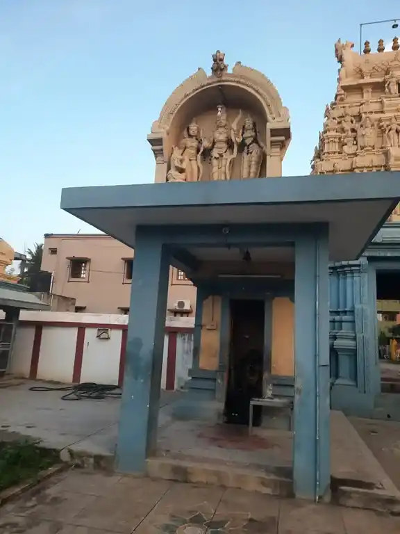 Arulmigu Rajagopalasamy Temple, Solavaram - 601204 அருள்மிகு ராஜகோபாலசுவாமி திருக்கோயில், சோழவரம் - 601204, Tiruvallur - Ancient Temple Architecture and History Image 4