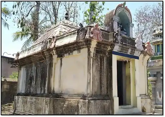 Arulmigu Rajagopalaswamy Temple, Akkur Udayavarkoil Patthu, Aakur - 609301 அருள்மிகு இராஜகோபாலசுவாமி திருக்கோயில், ஆக்கூர் உடையவர்கோயில் பத்து, Aakur - 609301, Mayiladuthurai - Ancient Temple Architecture and History Image 4