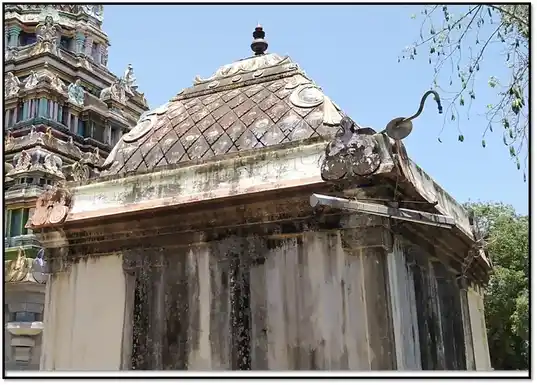 Arulmigu Rajagopalaswamy Temple, Akkur Udayavarkoil Patthu, Aakur - 609301 அருள்மிகு இராஜகோபாலசுவாமி திருக்கோயில், ஆக்கூர் உடையவர்கோயில் பத்து, Aakur - 609301, Mayiladuthurai - Ancient Temple Architecture and History Image 9