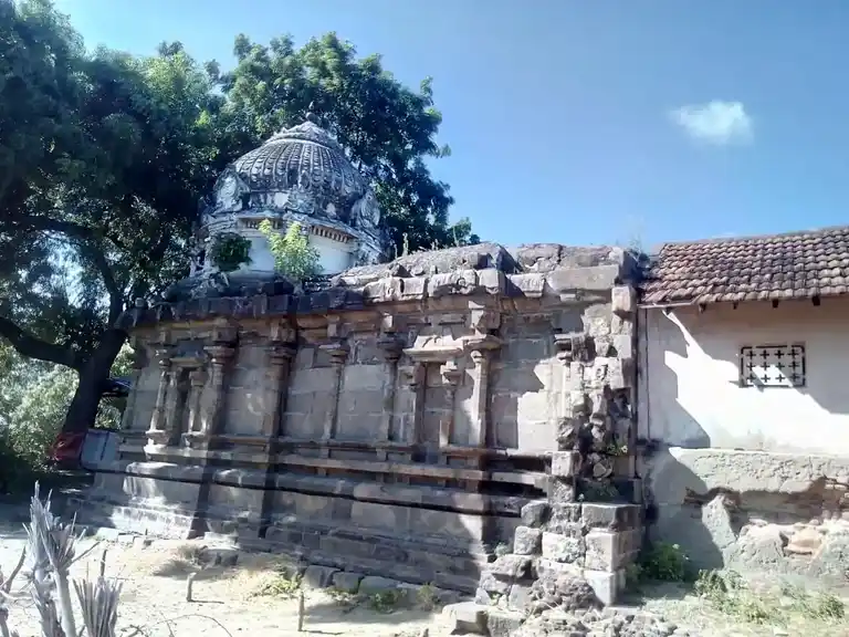Arulmigu Rajagopalaswamy Temple, Seyyaanam - 614621 அருள்மிகு இராஜ கோபால சுவாமி திருக்கோயில், Seyyaanam - 614621, Pudukkottai - Ancient Temple Architecture and History Image 2