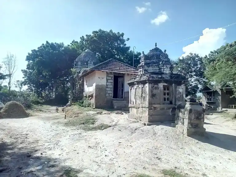 Arulmigu Rajagopalaswamy Temple, Seyyaanam - 614621 அருள்மிகு இராஜ கோபால சுவாமி திருக்கோயில், Seyyaanam - 614621, Pudukkottai - Ancient Temple Architecture and History Image 4