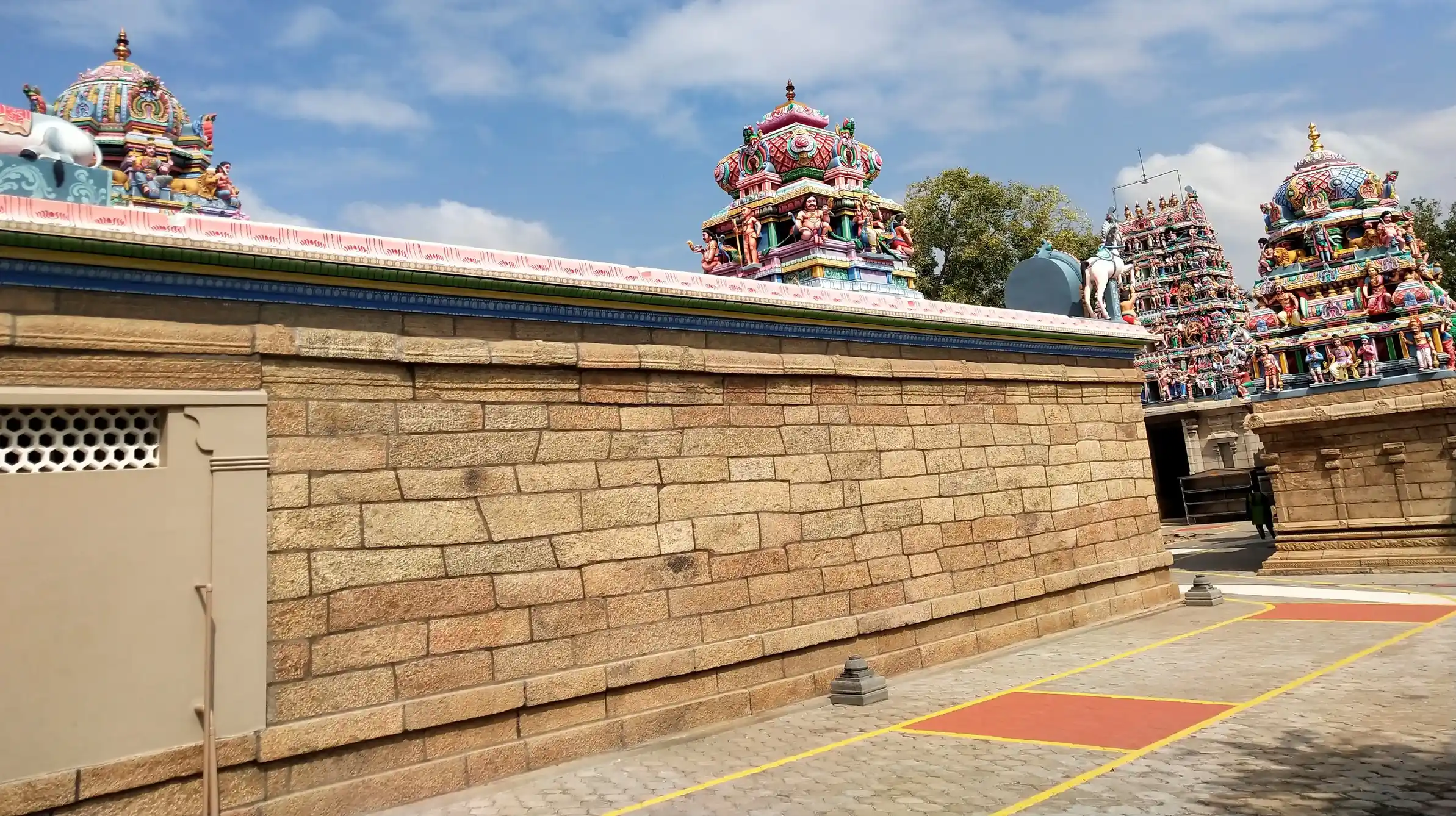 Arulmigu Rajasamy Temple, Rajavaikkal Near, Nanjai Idaiyar - 638182 அருள்மிகு ராஜசாமி திருக்கோவில், ராஜா வாய்க்கால் அருகில், நஞ்சை இடையர் - 638182, Namakkal - Ancient Temple Architecture and History Image 3