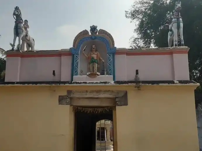 Arulmigu Rakiannaswamy Temple, Maniyampalayam - 638301 அருள்மிகு இராக்கியண்ணசுவாமி திருக்கோயில், Maniyampalayam - 638301, Erode - Ancient Temple Architecture and History Image 2