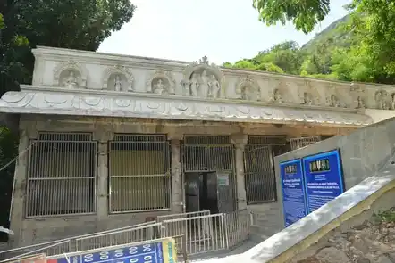 Arulmigu Rakkayee Amman Temple, Alagarkovil - 625301 அருள்மிகு ராக்காயீ அம்மன் திருக்கோயில், அழகர்கோயில் - 625301, Madurai - Ancient Temple Architecture and History Image 6