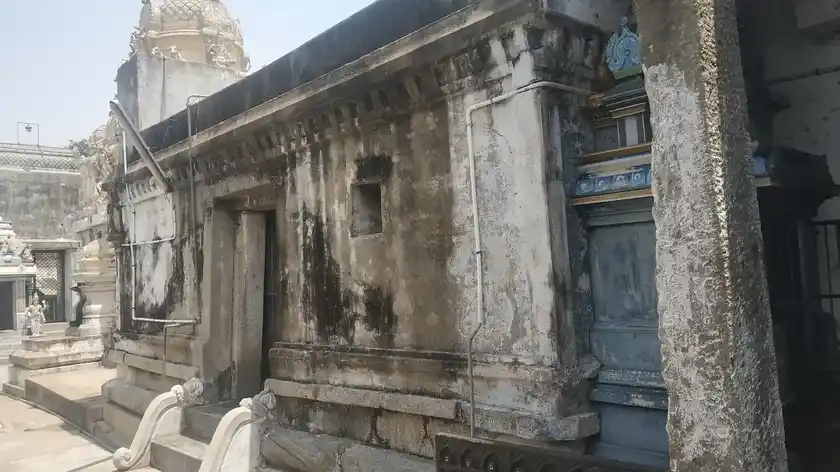 Arulmigu Ramachandaraperumal And Theergajaleswarar Temple, Nedunkunam - 604408 அருள்மிகு ராமச்சந்திரபெருமாள் மற்றும் தீர்க்கஜலேஸ்வரர் திருக்கோயில், Nedunkunam - 604408, Tiruvannamalai - Ancient Temple Architecture and History Image 3