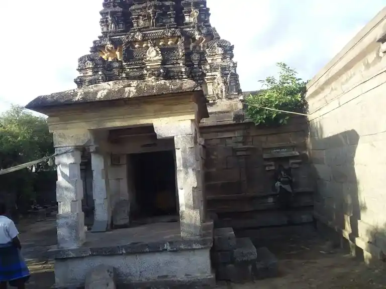 Arulmigu Ramanathieswarar And Varadharaja Perumal Temple, Anniyur - 605202 அருள்மிகு இராமநாதீஸ்வரர் திருக்கோயில், அன்னியூர் - 605202, Viluppuram - Ancient Temple Architecture and History Image 7