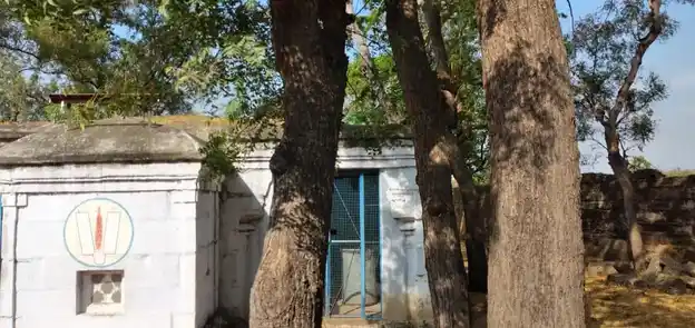 Arulmigu Ramasamy Temple, Out Side Of The Village, Karivalamvanthanallur - 627753 அருள்மிகு இராமசாமி திருக்கோயில், Out Side Of The Village, Karivalamvanthanallur - 627753, Tenkasi - Ancient Temple Architecture and History Image 2