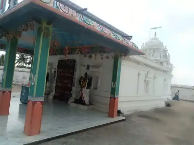 Arulmigu Ramaswamy Perumal Temple, Kongavembu - 636902 அருள்மிகு ராமசாமி பெருமாள் திருக்கோயில், கொங்கவேம்பு - 636902, Dharmapuri - Ancient Temple Architecture and History Image 2
