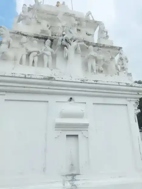 Arulmigu Ramaswamy Perumal Temple, Kongavembu - 636902 அருள்மிகு ராமசாமி பெருமாள் திருக்கோயில், கொங்கவேம்பு - 636902, Dharmapuri - Ancient Temple Architecture and History Image 3