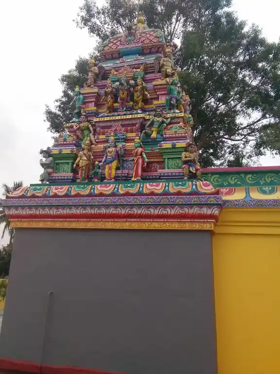 Arulmigu Ramaswamy Perumal Temple, Morappur - 635305 அருள்மிகு ராமசாமி பெருமாள் திருக்கோயில், மாம்பட்டி, மாம்பட்டி - 635305, Dharmapuri - Ancient Temple Architecture and History Image 4