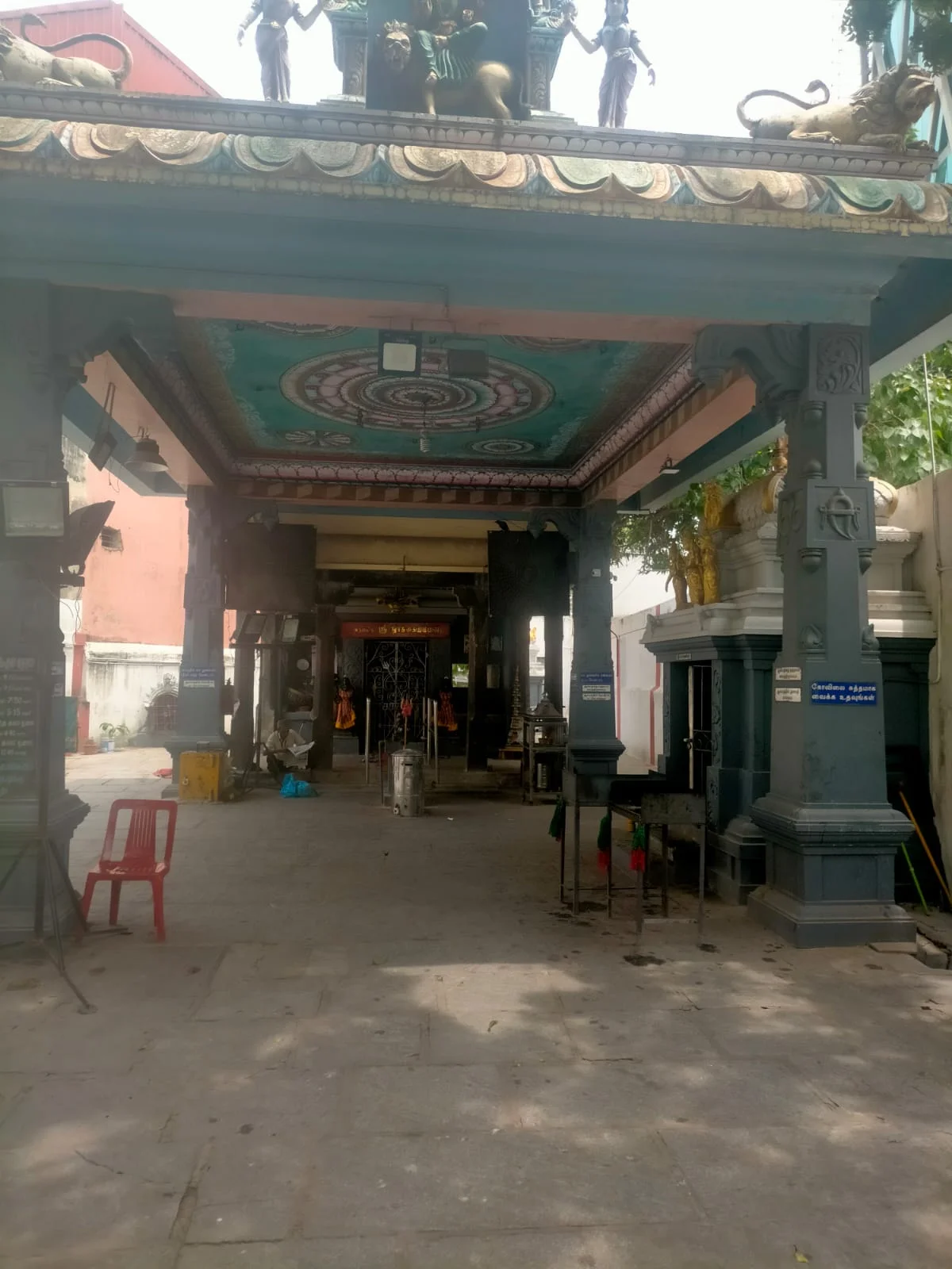 Arulmigu Rathina Vinayagar and Durgai Amman Temple, Rayapettai, Chennai - 600014 அருள்மிகு இரத்தின விநாயகர் மற்றும் துர்க்கையம்மன் திருக்கோயில், இராயப்பேட்டை, சென்னை - 600014, Chennai - Ancient Temple Architecture and History Image 11